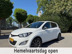 Hyundai i20 - 1.2, AIRCO, Cruise Control, Isofix, LM-velgen 15", Bluetooth, Privacy Glas, Stoelverwarmin