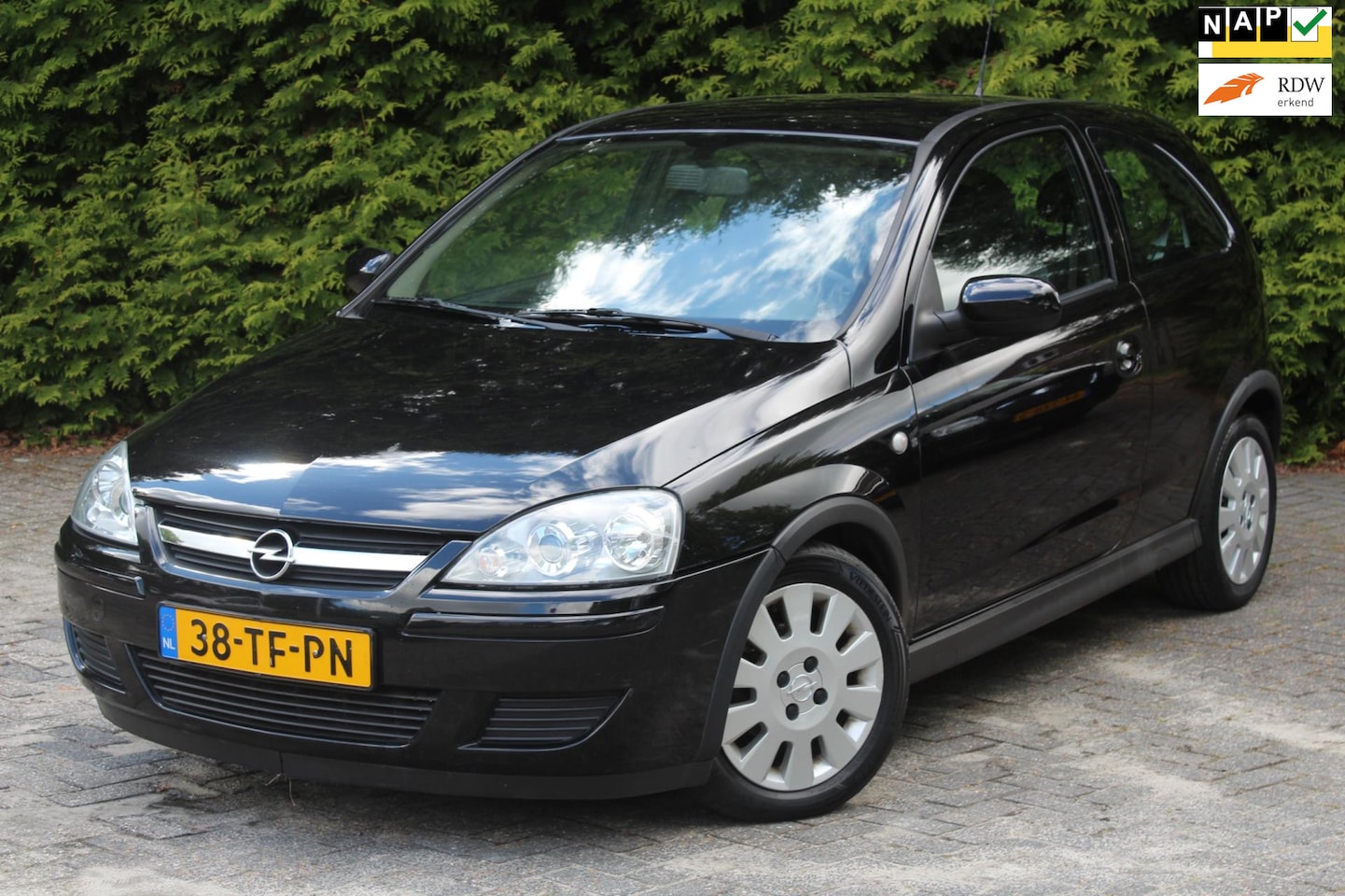 Opel Corsa - 1.2-16V Silverline 80PK | Airco | Elektrische ramen | Lichtmetalen velgen - AutoWereld.nl