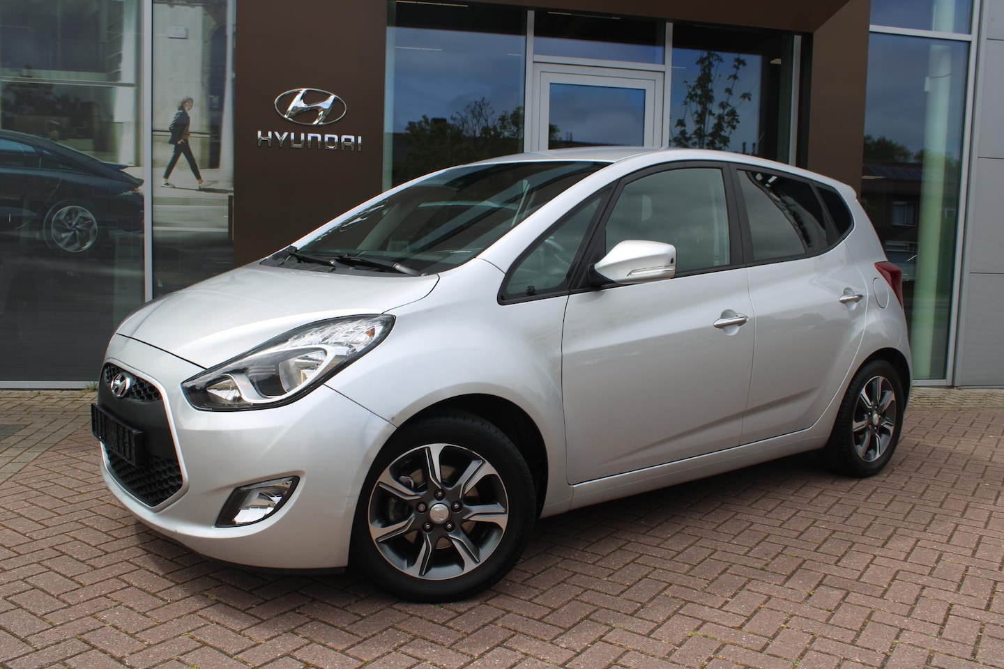 Hyundai ix20 - 1.6i 125pk Go! Airco Navi Camera - AutoWereld.nl