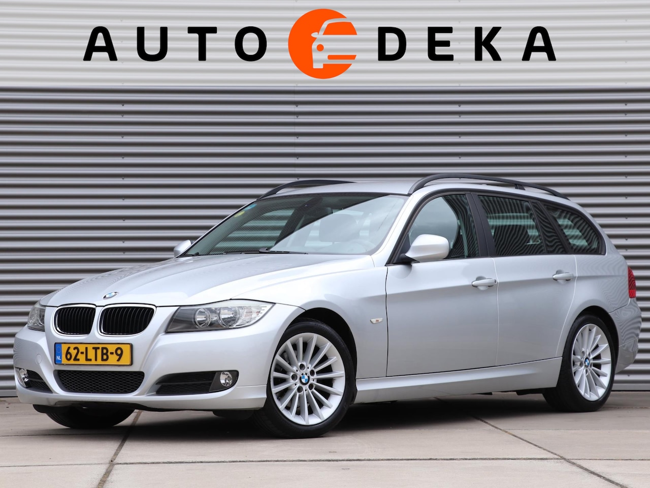 BMW 3-serie Touring - 318i Business Line *Navigatie*Sportstoelen*Trekhaak* - AutoWereld.nl