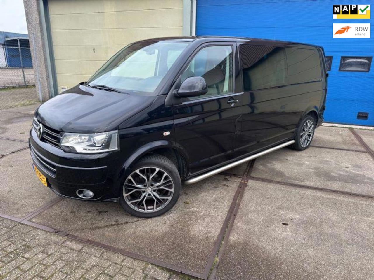 Volkswagen Transporter - 2.0 TDI L2H1 DubCabine AIRCO! Leder! Zwart! 150DKM NAP! - AutoWereld.nl