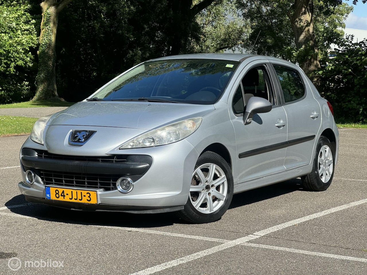 Peugeot 207 - 1.4 BENZINE / 5 DEURS / LAGE KMSTAND - AutoWereld.nl