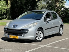 Peugeot 207 - 1.4 BENZINE / 5 DEURS / LAGE KMSTAND