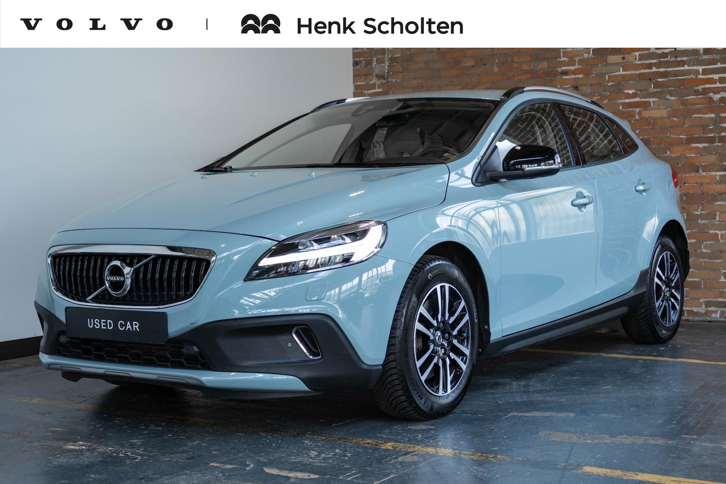Volvo V40 Cross Country - T3 Automaat Kinetic | Parkeerverwarming | Parkeersensoren voor + achter | Volvo on Call | - AutoWereld.nl