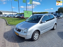 Volkswagen Polo - 1.4-16V Highline / AUTOMAAT / APK mei 2026