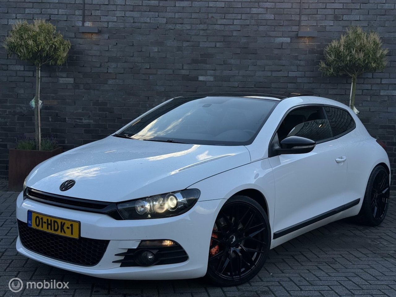 Volkswagen Scirocco - 2.0 TSI Highline Plus -PANO-DSG- *NIEUWE MOTOR* - AutoWereld.nl