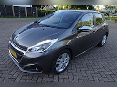 Peugeot 208 - 1.2 PureTech Signature 5 Drs * AIRCO * NAVI * PDC *