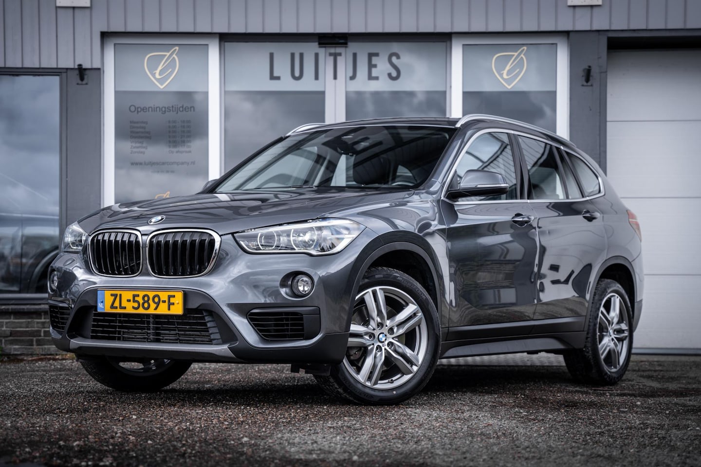 BMW X1 - SDrive20i High-Executive Trekhaak I Head-up I NL-auto I Dealer-ond. I Elek.-A.klep I Sport - AutoWereld.nl