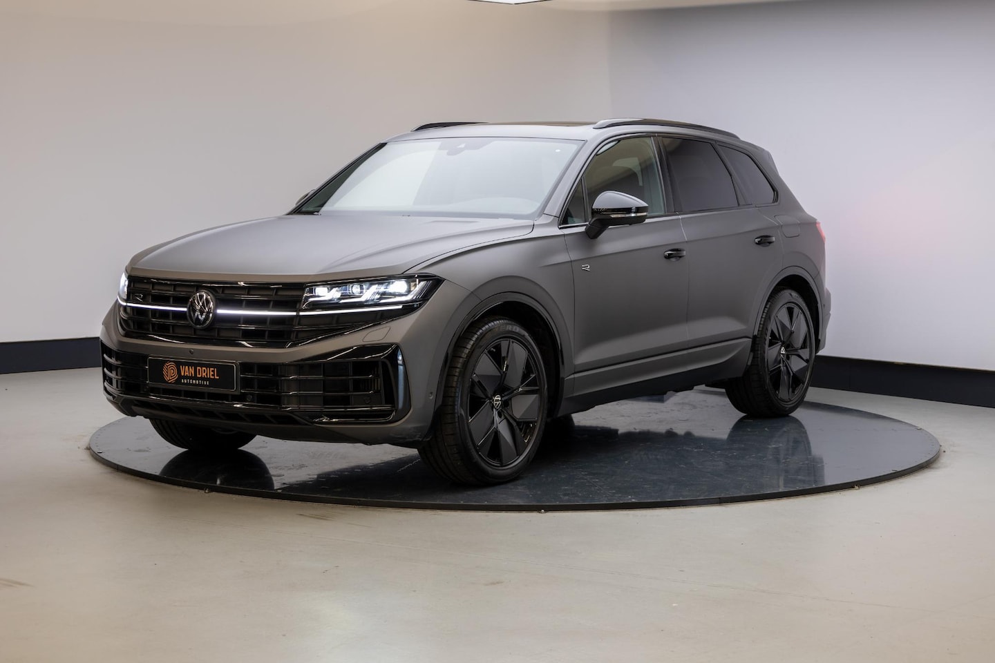 Volkswagen Touareg - 3.0 TSi eHybrid 4MOTION R Edition | Trekhaak | Fabr garantie t/m 28/11/2028 | - AutoWereld.nl