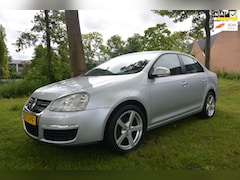 Volkswagen Jetta - 1.6 Trendline*airco*cruise*navi*1ste eigenaar