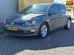 Volkswagen Golf - 1.6 TDI Highline 110PK pdc v+a Park-Assist Sportstoelen