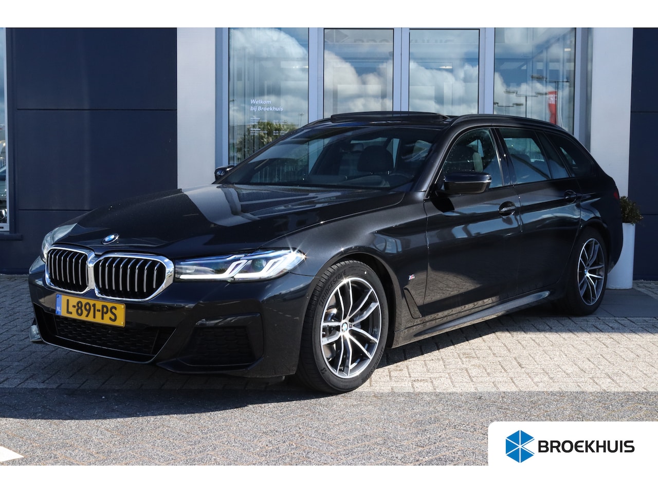 BMW 5-serie Touring - 520i Business Edition Plus M-Sport | Cruise Control | Pano | LASER | HUD | Trekhaak | Stoe - AutoWereld.nl