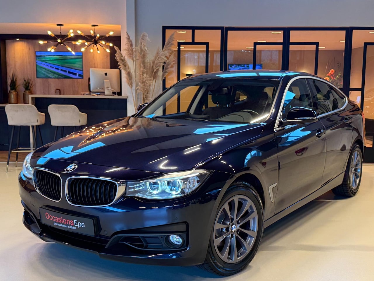 BMW 3-serie Gran Turismo - 320i GT High Executive Imperialblau - AutoWereld.nl