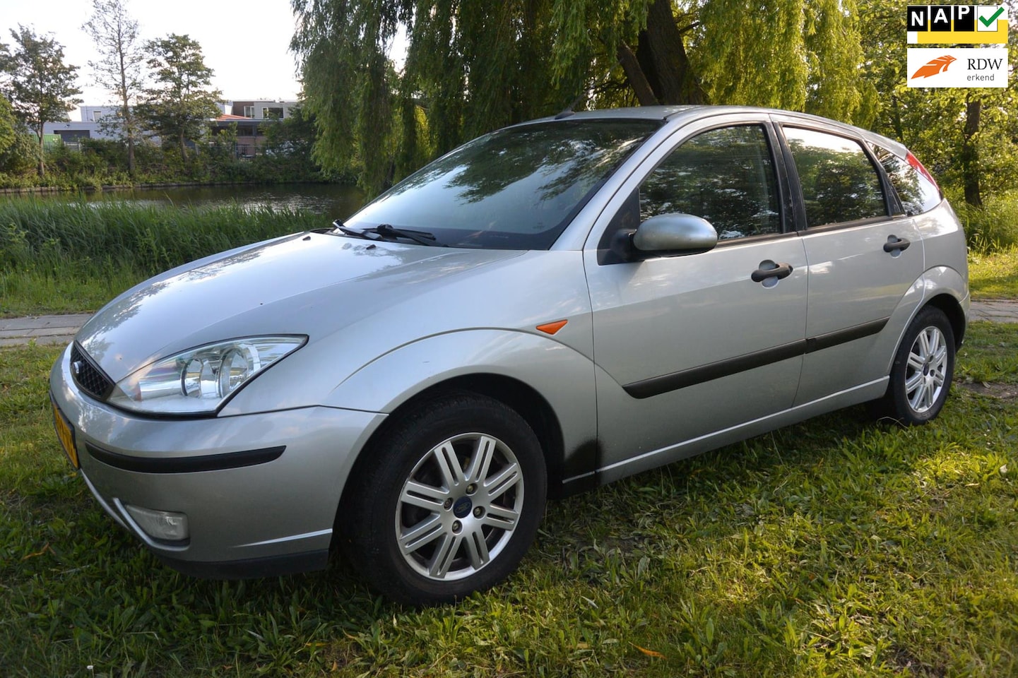Ford Focus - 1.6-16V Futura*airco*leer*navi*2de eigenaar - AutoWereld.nl