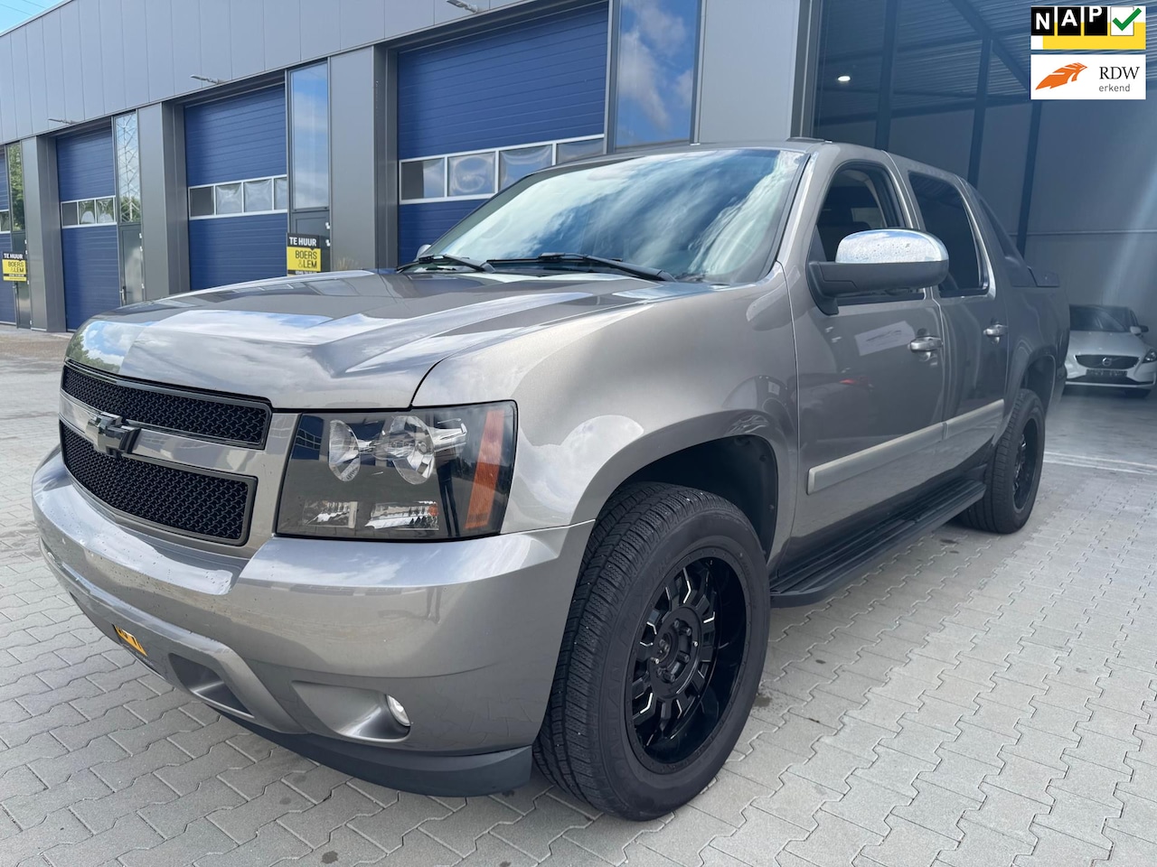 Chevrolet Avalanche - USA 5.3 V8 4WD leer dak Nieuw model kleppen systeem nette auto!! - AutoWereld.nl