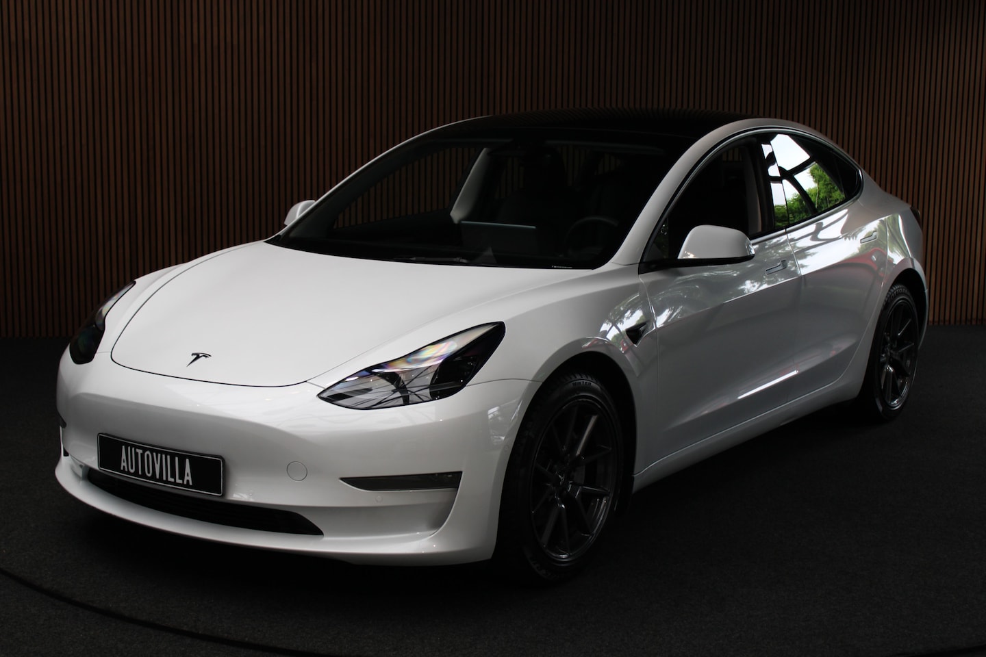 Tesla Model 3 - Long Range RWD Long Range AWD Dual Motor 75 kWh Autopilot ACC 360° Stuurverwarming Leer PDC Navi Panorama - AutoWereld.nl