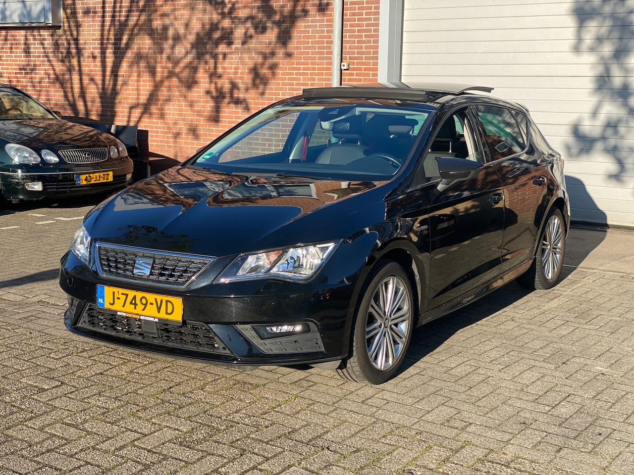 Seat Leon - FR Pano Leder Akrapovic Dynaudio - AutoWereld.nl
