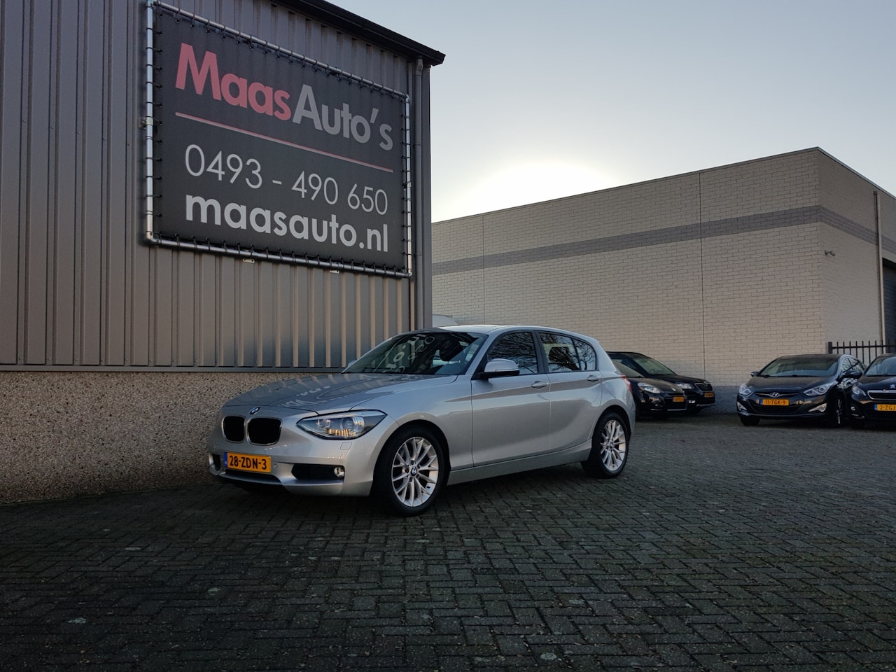 BMW 1-serie - 118i Upgrade Edition uitvoering automaat leder/schuifdak !!! - AutoWereld.nl