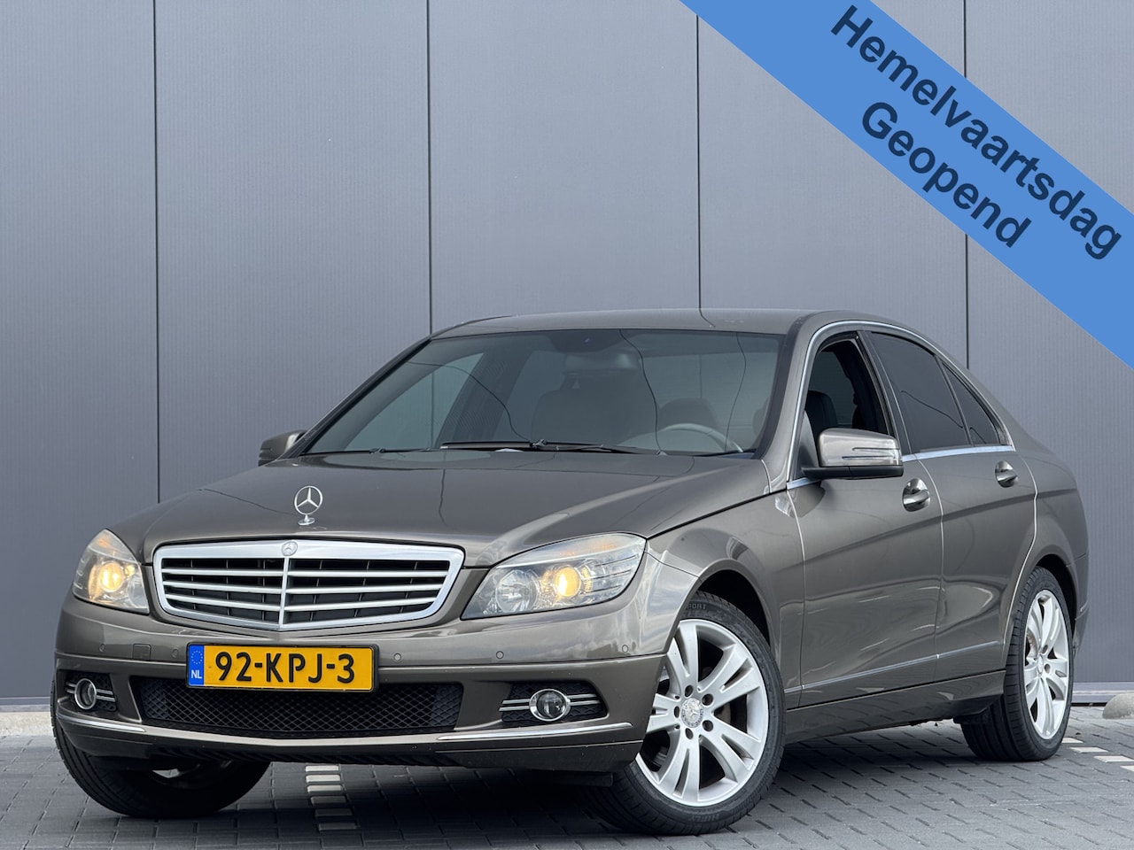 Mercedes-Benz C-klasse - 180 K BlueEFFICIENCY Business Edition Avantgarde | Parkeersensoren | Trekhaak | APK 02-04- - AutoWereld.nl