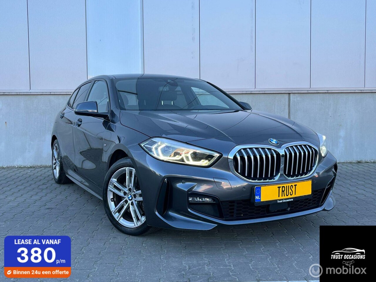 BMW 1-serie - 118i M Sport Edition Trekhaak LED Key-less - AutoWereld.nl