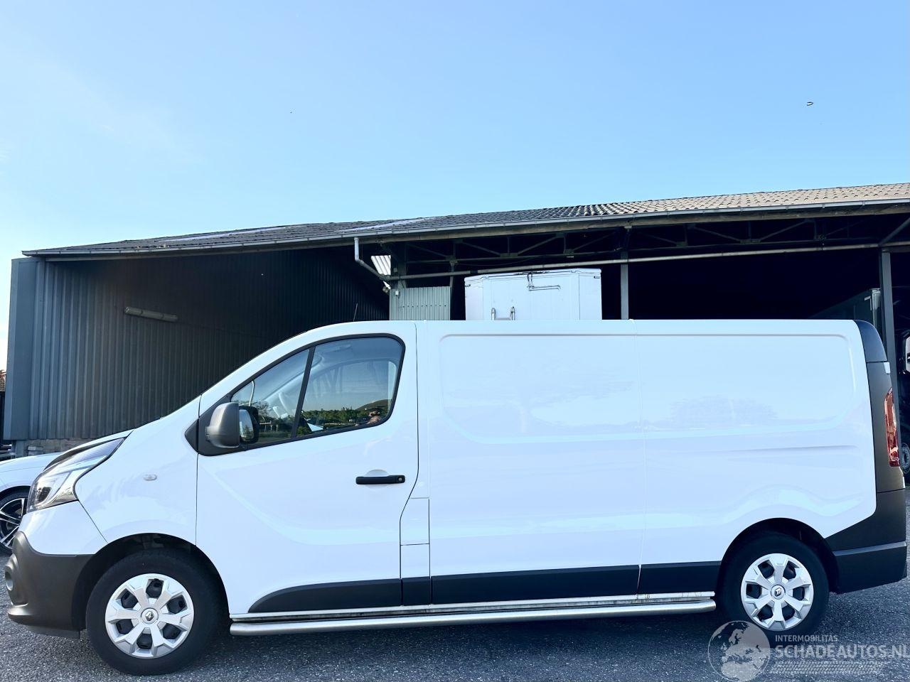Renault Trafic - 2.0 dCi 120pk 6-bak T29 L2/H1 Bns - 3pers - facelift - 34dkm - pdc - trekh - navi - airco - AutoWereld.nl