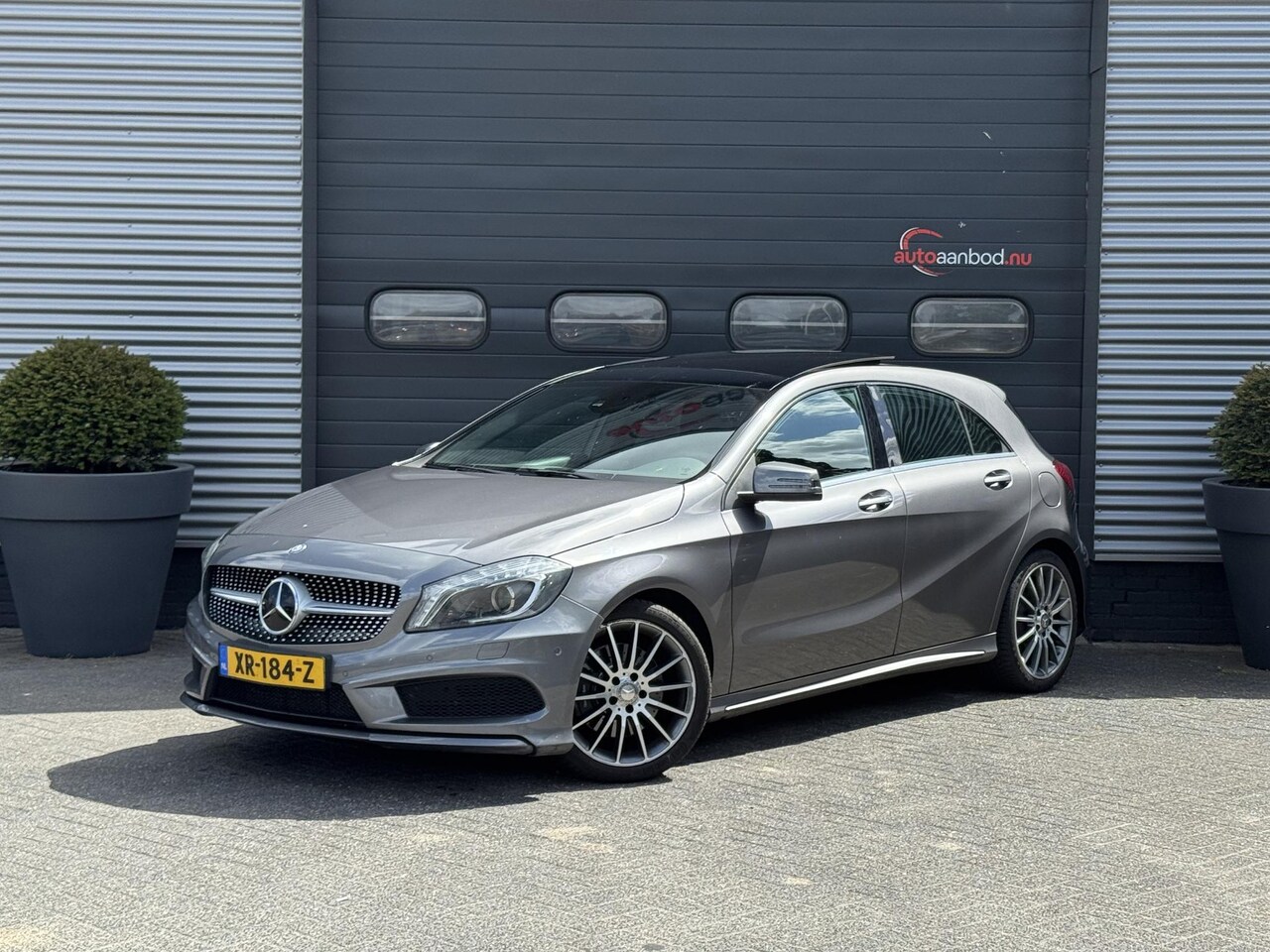 Mercedes-Benz A-klasse - 250 AMG Pakket | Panoramadak | Navigatie | 18 Inch Lichtmetalen Velgen | Stoelverwarming | - AutoWereld.nl