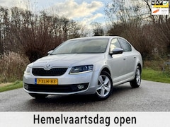 Skoda Octavia - 1.2 TSI Greentech Elegance Businessline 5DRS NAVI KEYLES ECC STOELVERWARMING NAP GOED ONDE