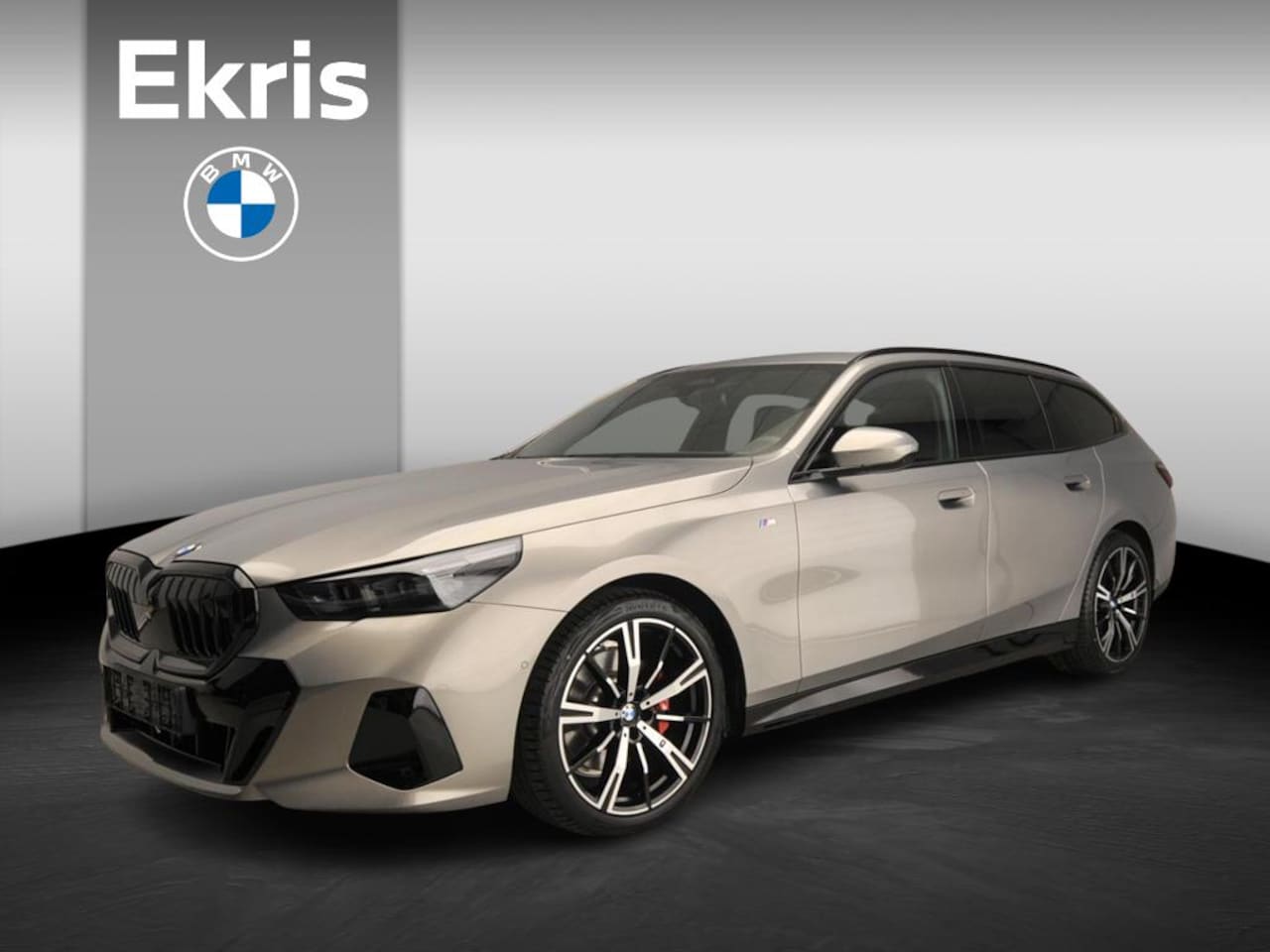 BMW 5-serie Touring - 520d | M-Sportpakket | LED | HUD | Trekhaak | Active cruise | Keyles go | DAB | Harman-kar - AutoWereld.nl