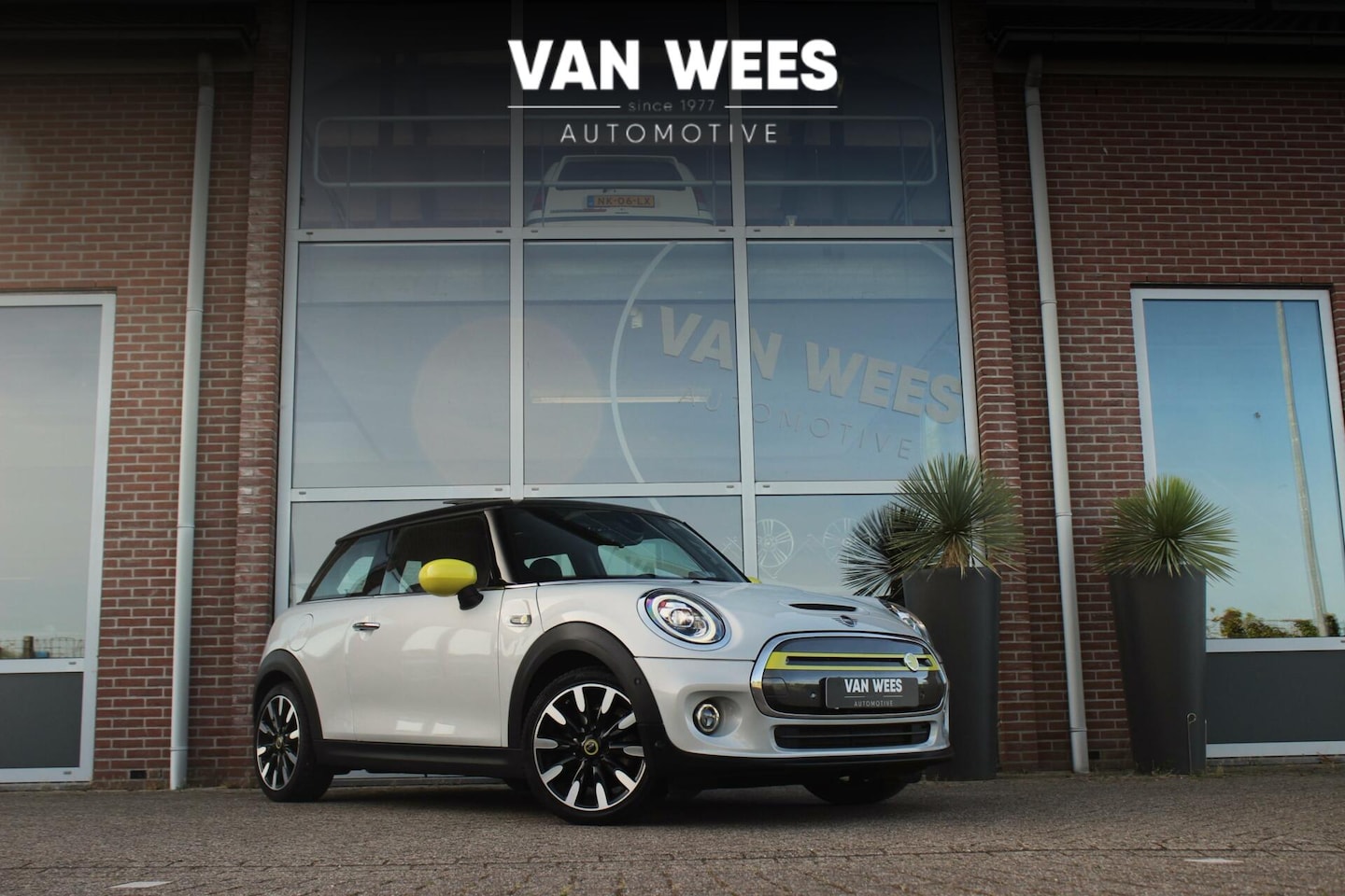 MINI Mini-Electric - Yours 33 kWh | 1e eigenaar | inc BTW | NL auto | Pano | Head-up | Harman-kardon | Camera | - AutoWereld.nl