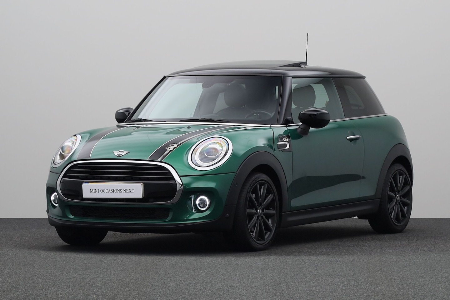 MINI Cooper - 3-deurs 1.5 60 Years Edition | Panoramadak | Harman Kardon | Stoelverwarming | Head-Up Dis - AutoWereld.nl