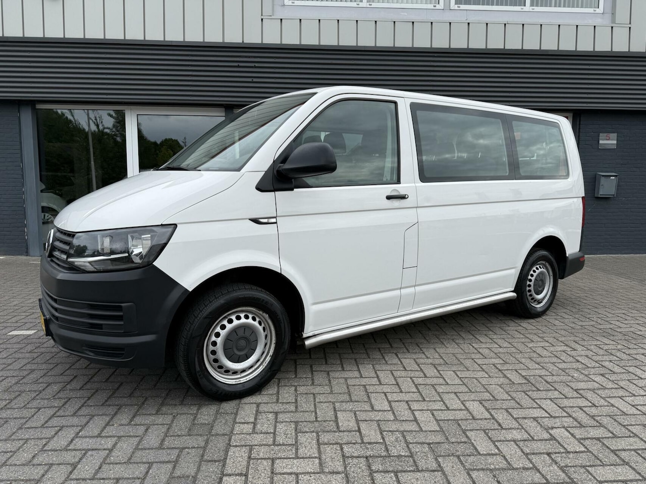 Volkswagen Transporter - 2.0 TDI L1H1 Economy Business 2.0 TDI L1H1 Economy Business - AutoWereld.nl