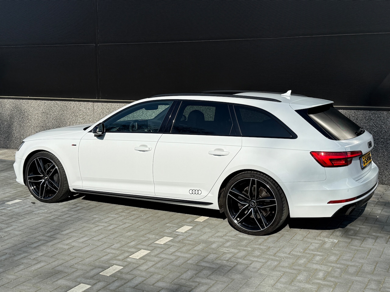 Audi A4 Avant - 2.0 TFSI quattro Sport Pro Line S S-Line 311PK - Full Options - AutoWereld.nl