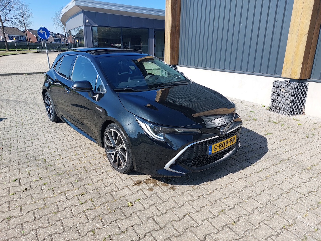 Toyota Corolla - 2.0 Hybrid Premium Panodak, LED, Lederen sportstoelen, Jbl, Cameta, Head-up - AutoWereld.nl