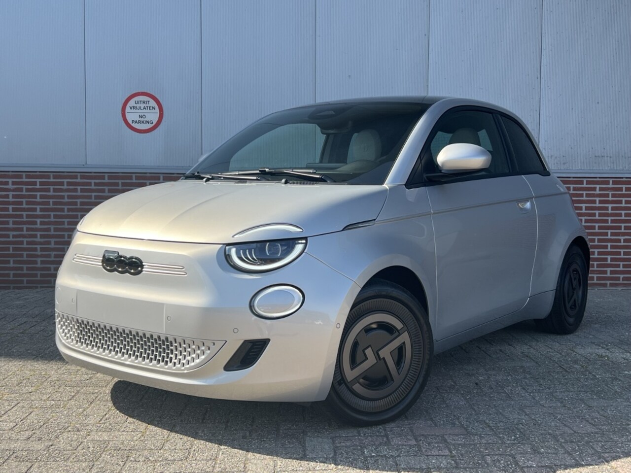Fiat 500e - Giorgio Armani Edition 42 kWh | LED | JBL | Limited Edition - AutoWereld.nl