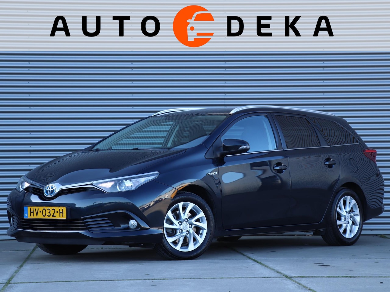 Toyota Auris Touring Sports - 1.8 Hybrid Dynamic *Dealeronderh.*Panodak* - AutoWereld.nl