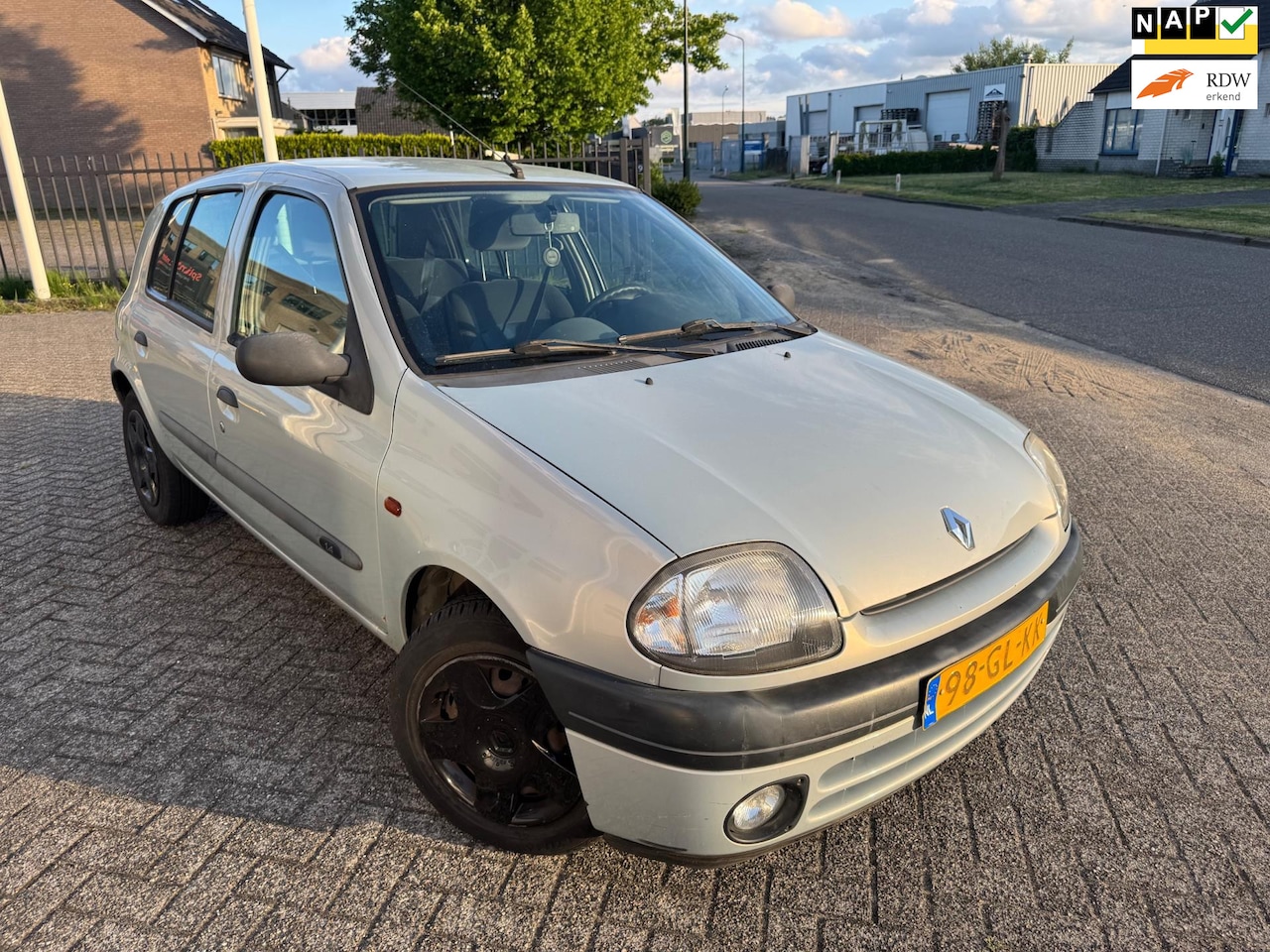 Renault Clio - 1.4 RN 5 DEURS, WEINIG KM, NEW APK - AutoWereld.nl