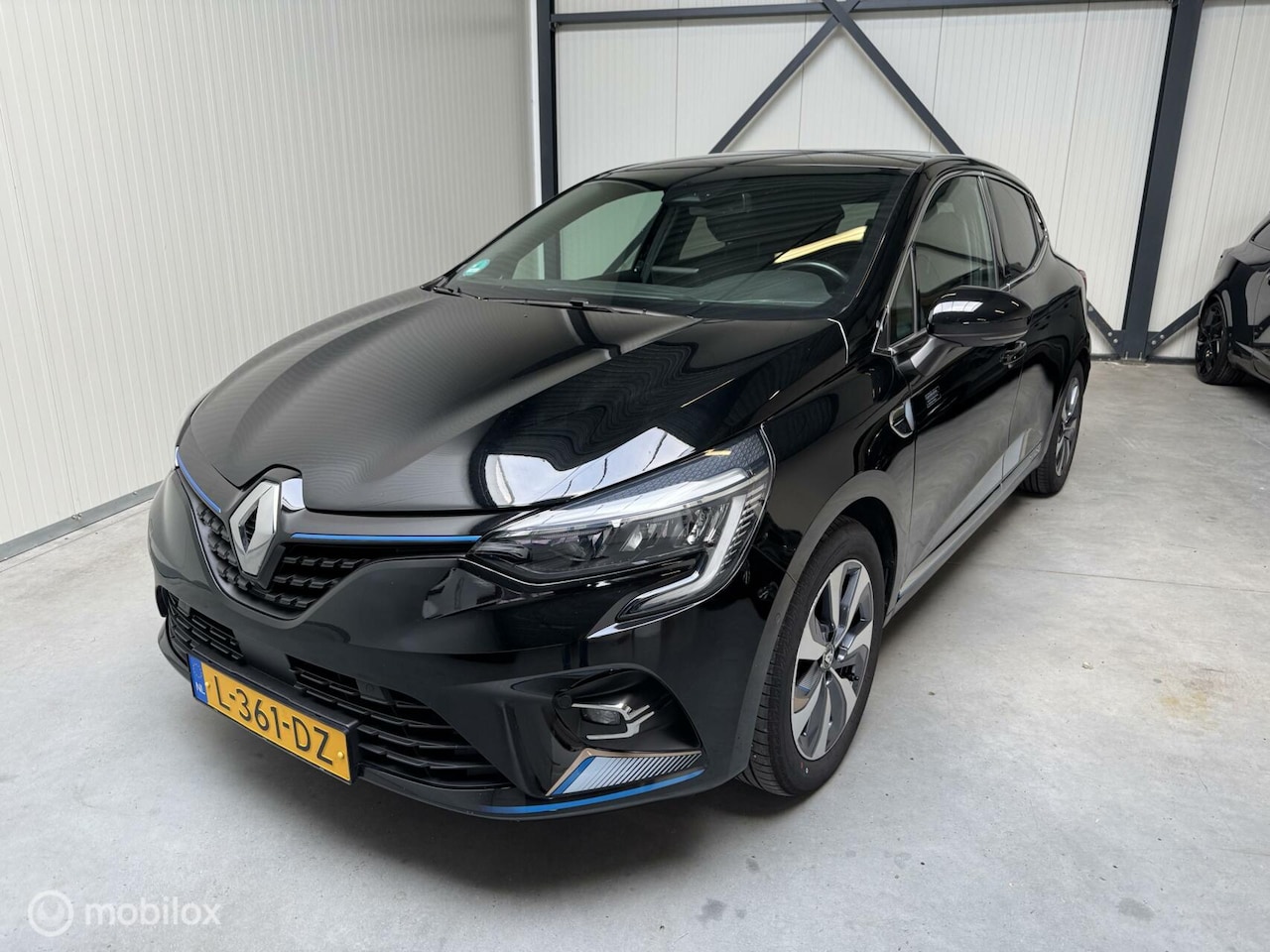 Renault Clio - 1.6 E-Tech Hybrid 140 Intens Automaat Trekhaak - AutoWereld.nl