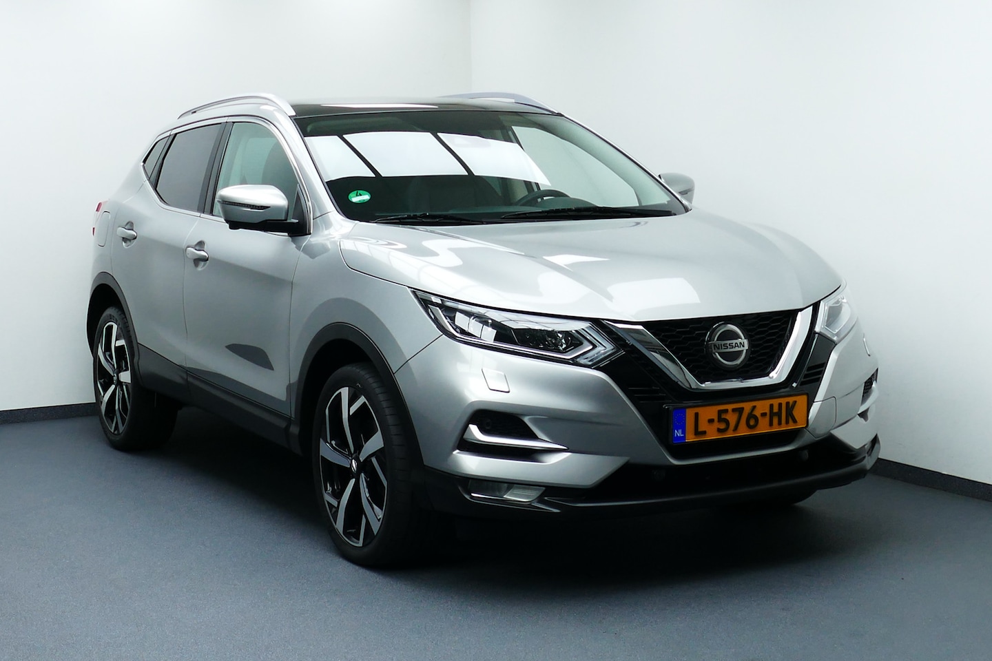 Nissan Qashqai - 1.3 160pk DIG-T Premium Edition. Panodak, Leer, 360 Camera, 19"LMV, Haak 1500kg - AutoWereld.nl