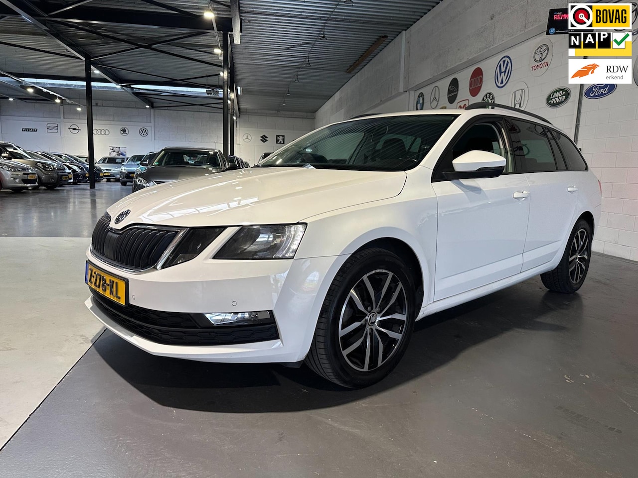 Skoda Octavia Combi - 1.6 TDI Greentech Style Business/Navi/Apk nieuw - AutoWereld.nl