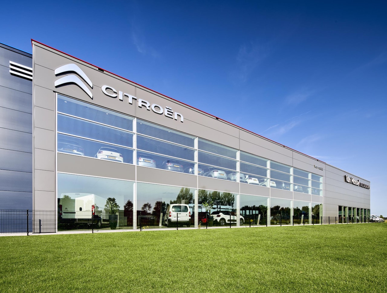Citroën C4 - 1.2 Puretech Shine AFNEEMBARE TREKHAAK + PANORAMISCH SCHUIFKANTELDAK - AutoWereld.nl