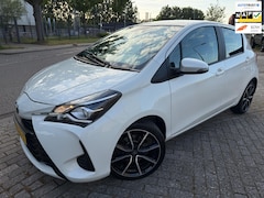 Toyota Yaris - 1.5 VVT-i AUTOMAAT ASPIRATION DYNAMIC SPORT 17 INCH NAP CLIMA
