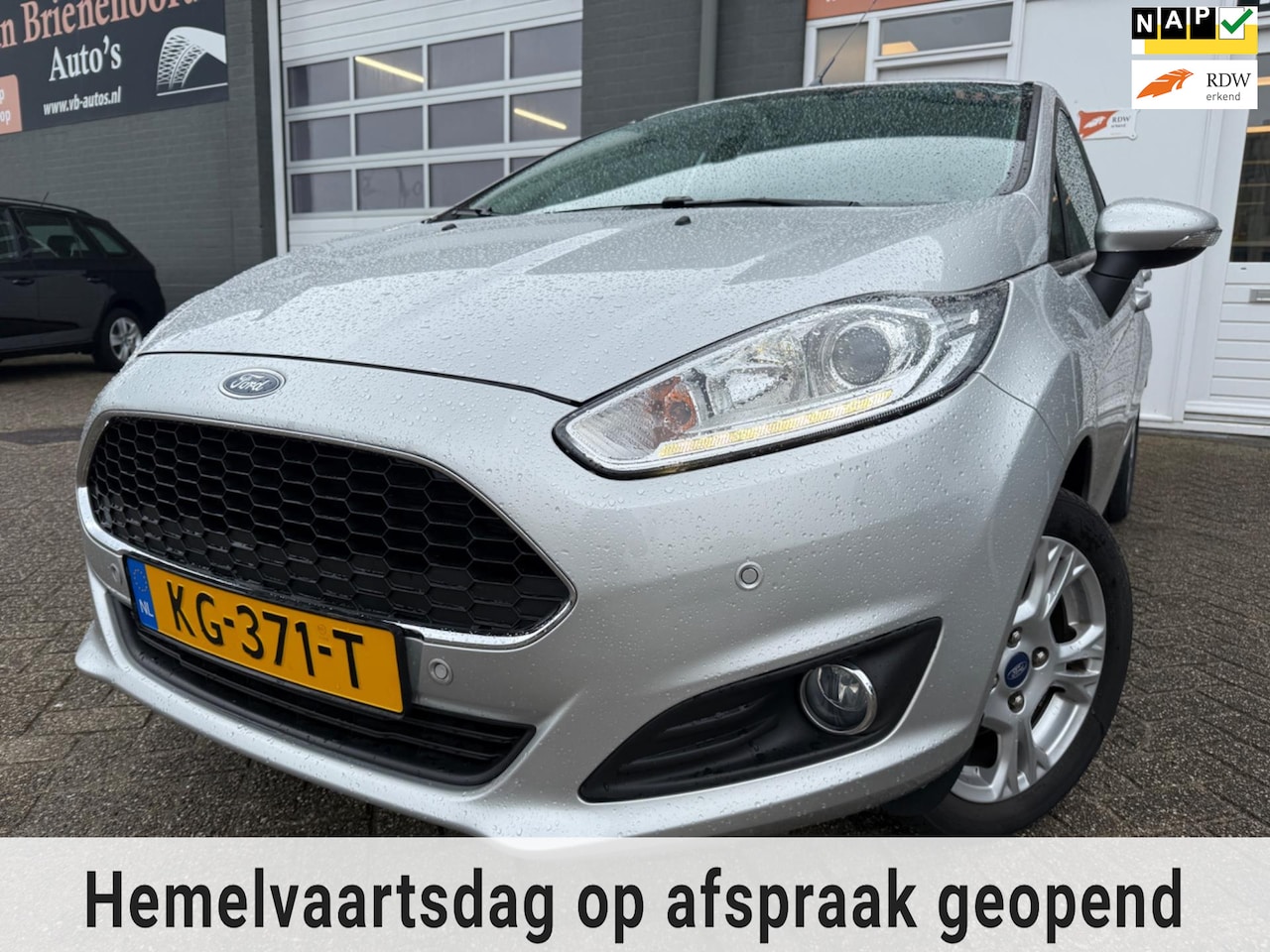 Ford Fiesta - 1.0 Style Ultimate met parkeersensoren en navigatie en airco en bluetooth telefoon / media - AutoWereld.nl