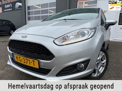 Ford Fiesta - 1.0 Style Ultimate met parkeersensoren en navigatie en airco en bluetooth telefoon / media