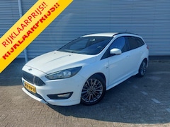Ford Focus - 1.5 Titanium airco, cruise, navigatie, stoel/stuurverwarming, parkeersensoren,