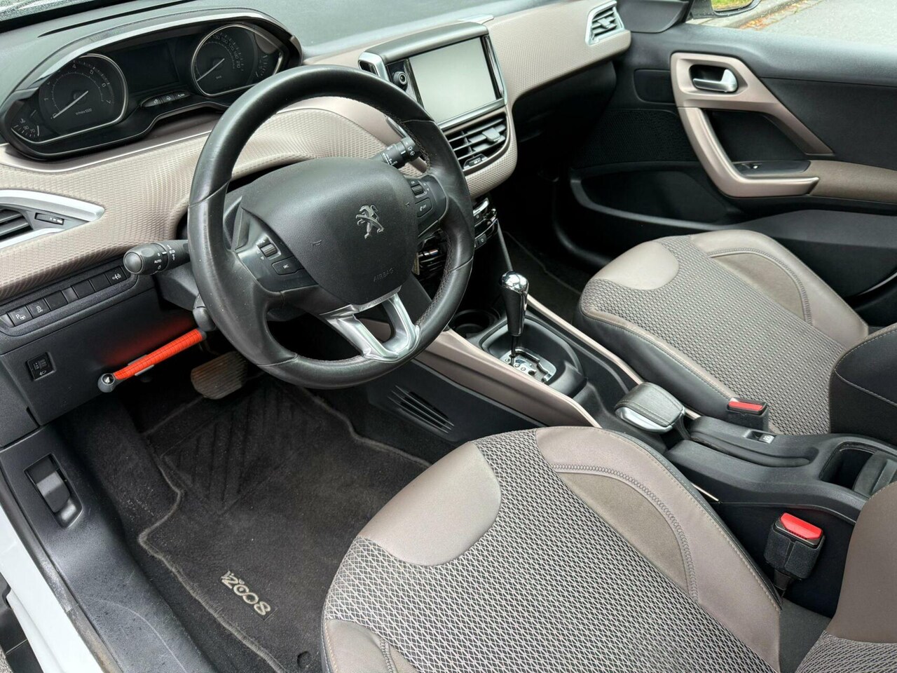 Peugeot 2008 - 1.6 VTi Allure | Automaat | Trekhaak | Pano dak - AutoWereld.nl
