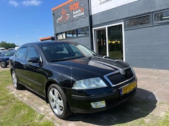 Skoda Octavia - 1.6 FSI Elegance