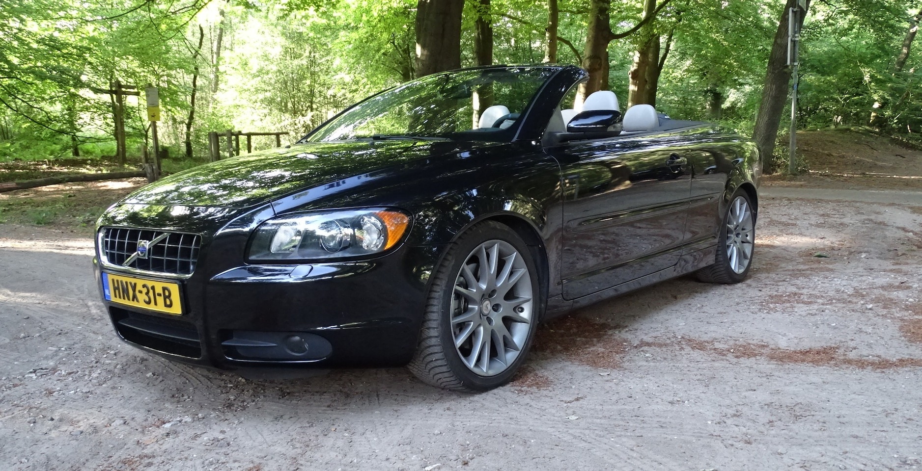 Volvo C70 Convertible - 2.5 T5 Momentum Volvo C70 2.5 T5 Geartronic 2007 Zwart,Uniek!,Youngtimer,BTW CH Import - AutoWereld.nl