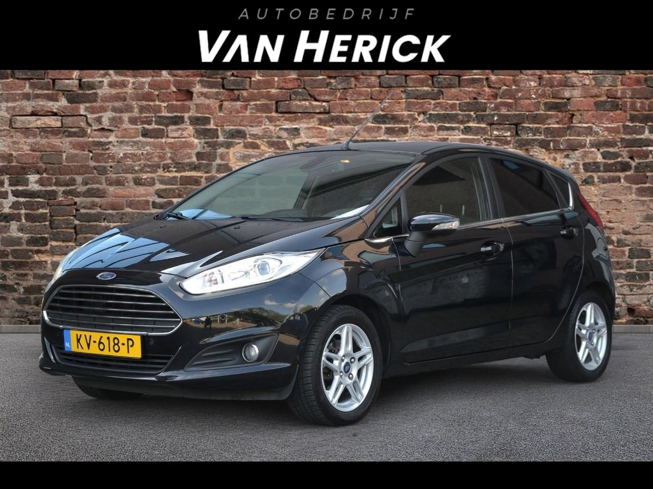 Ford Fiesta - 1.0 EcoBoost Titanium 101PK! | Stoelverwarming | Trekhaak | Bluetooth - AutoWereld.nl