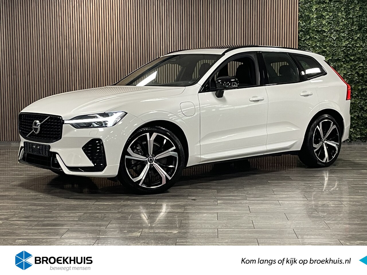 Volvo XC60 - T8 AWD Recharge Ultimate Dark | Luchtvering | Bowers & Wilkins | Trekhaak | Crystal White - AutoWereld.nl