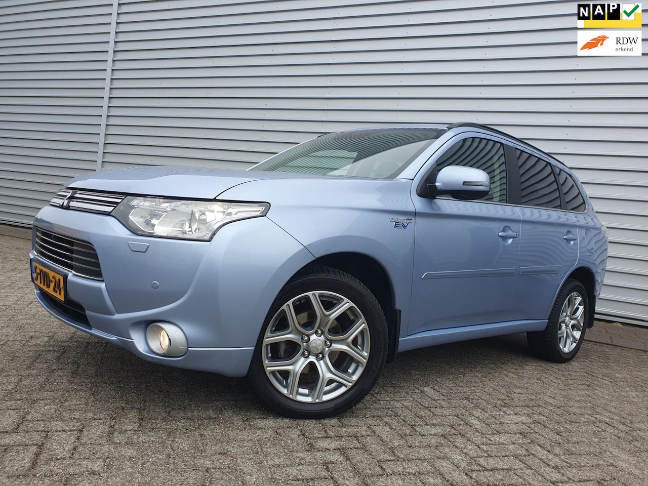 Mitsubishi Outlander - 2.0 PHEV Instyle+ Clima/Cruise/Leder/Navi/Dak! - AutoWereld.nl